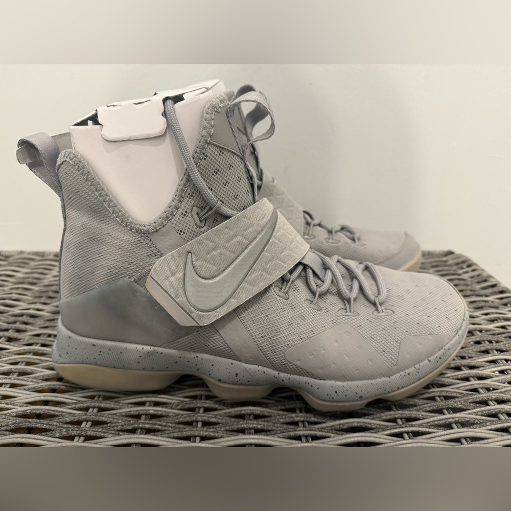 Men’s - Nike Lebron 14 Silver - Size 10